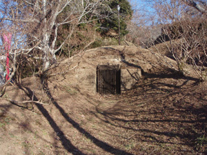 城山1号古墳の復元石室