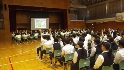 佐原中学校での出前授業の様子の写真2枚目