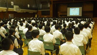佐原中学校での出前授業の様子の写真3枚目