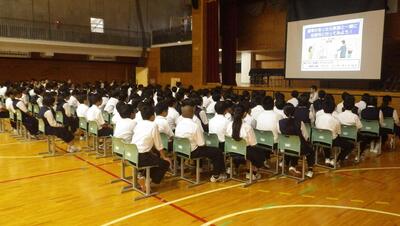 佐原中学校での出前授業の様子の写真4枚目