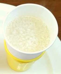 甘酒を盛りつけた写真