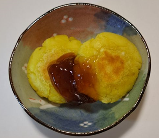 料理を盛りつけた写真