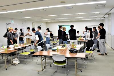 会議の様子（役割決めの話し合い）