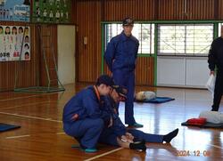 消防署員の方々に指導していただきました。