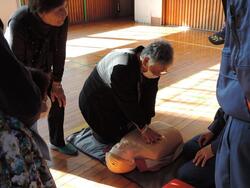 心肺蘇生法実習のようす。