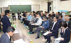 わらびが丘小学校多目的室にて。
