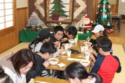 おいしそうに食べているようす