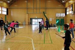 羽子板をするようす