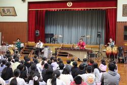 音楽鑑賞会を開催しました。