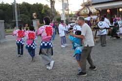 踊りのようす。