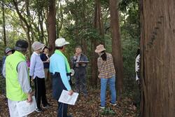 史跡巡りのようす。