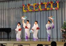 北地区芸能祭の舞踊の写真