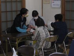 血圧測定のようす。