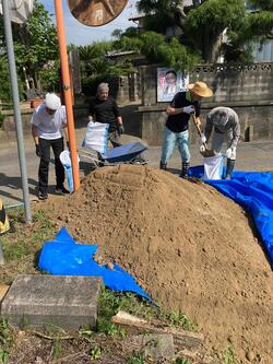 道路愛護活動を実施しました。