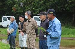 令和5年西小学校田植えの指導者の皆さんの写真