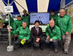 香取市市長と集合写真。