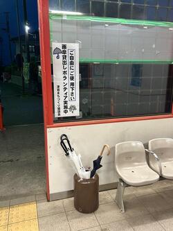 雨傘ボランティアのようす