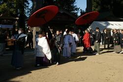 鮭奉納行列のようす。