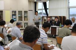 わらびが丘小学校多目的室にて。