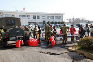 2011年3月13日 陸上自衛隊による給水活動