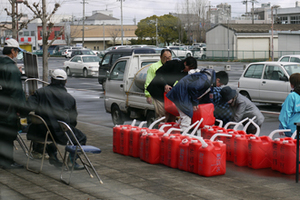 2011年3月13日 佐原中央公民館での給水