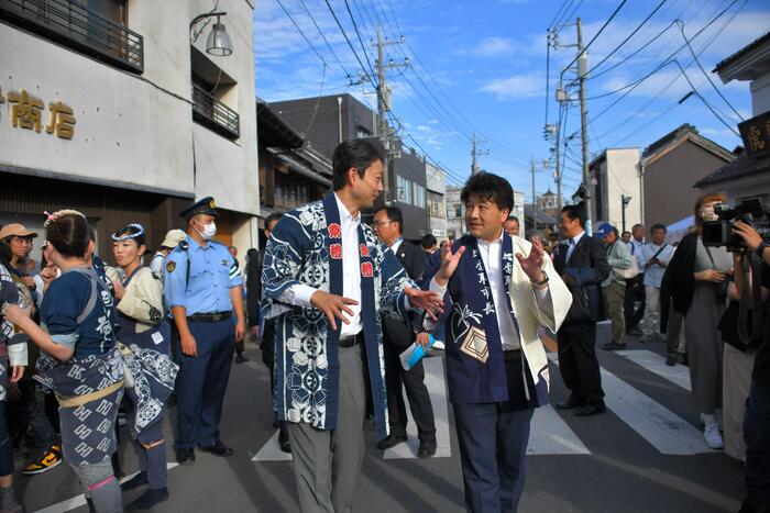 熊谷知事と山車見学