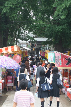 八坂神社境内