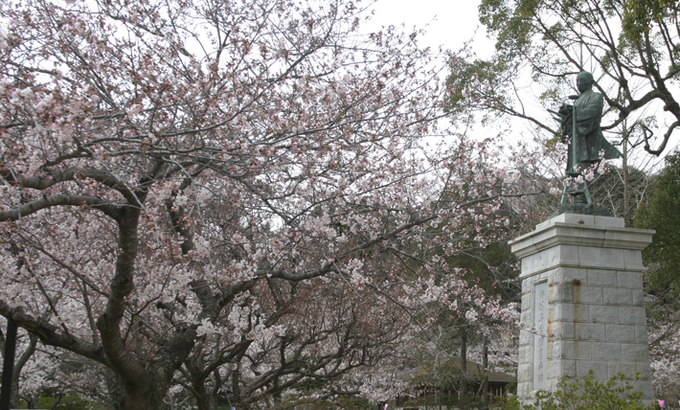 佐原公園にある伊能忠敬銅像の写真