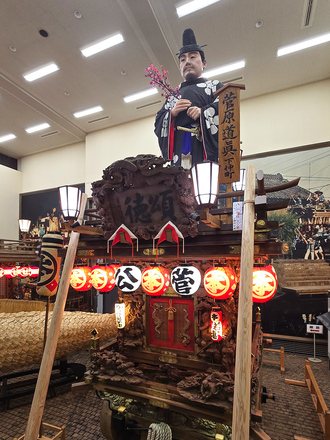 展示されている下仲町区の山車の写真