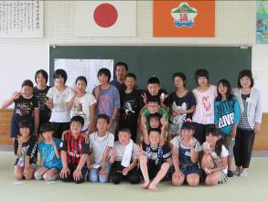 地元の七浦小学校と交流