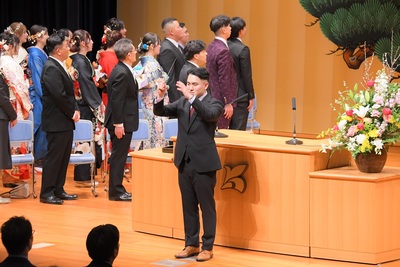 国歌斉唱(実行委員が指揮)