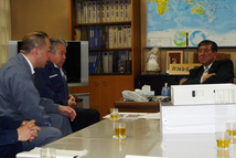 自民党 石破政務調査会長に液状化被害に対する支援を強く要望