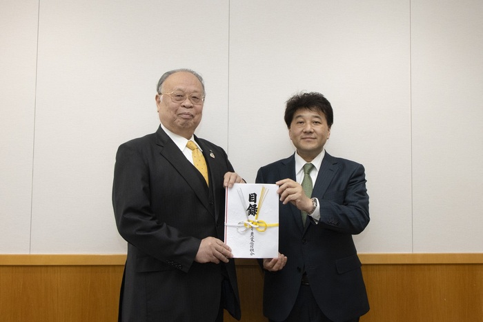 JAかとり副読本贈呈